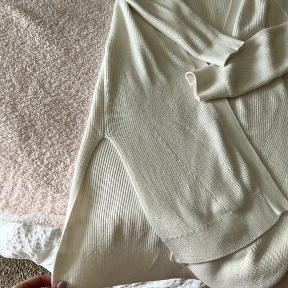 Abercrombie White Cardigan Sweater - Picture 3 of 3